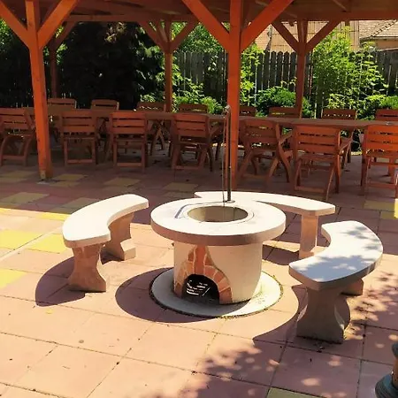 Bacchus Panzio فندق مبيت وإفطار إغير